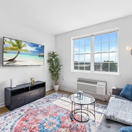 Family Friendly Deluxe 2 Bedroom Condo Only 25 Mins To Soho